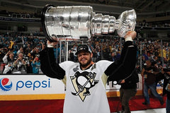 Chris Kunitz Signed 2016 Penguins Stanley Cup Champions Logo Puck (PSA COA)