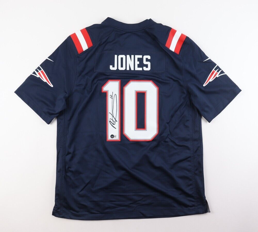 Mac Jones Signed New England Patriots Nike Jersey (Beckett) 2021 1st Rnd Pick QB
