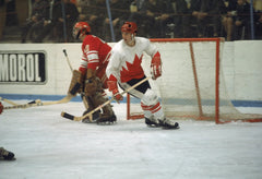Paul Henderson Signed Team Canada 1972 Summit Series Logo Hockey Puck (Cojo)