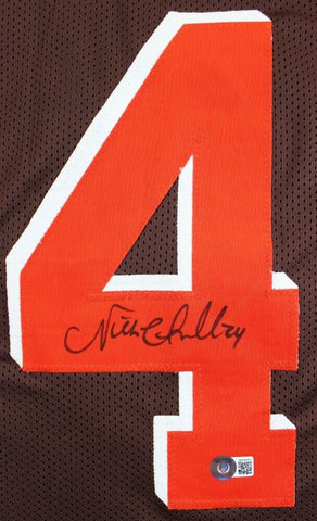 Nick Chubb Signed Browns Jersey (Beckett Holo) Cleveland, 2nd Rd Draft Pick 2018