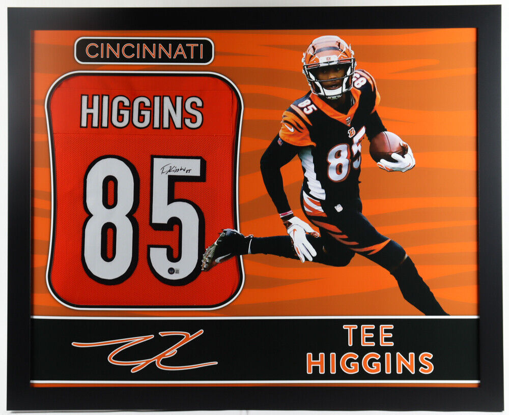 Tee Higgins Signed 35 x 43 Framed Cincinnati Bengals Jersey (Beckett H –