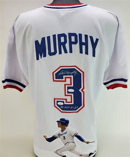 Dale Murphy Signed Atlanta Braves Photo Jersey Inscribed NL MVP 82, 83 –