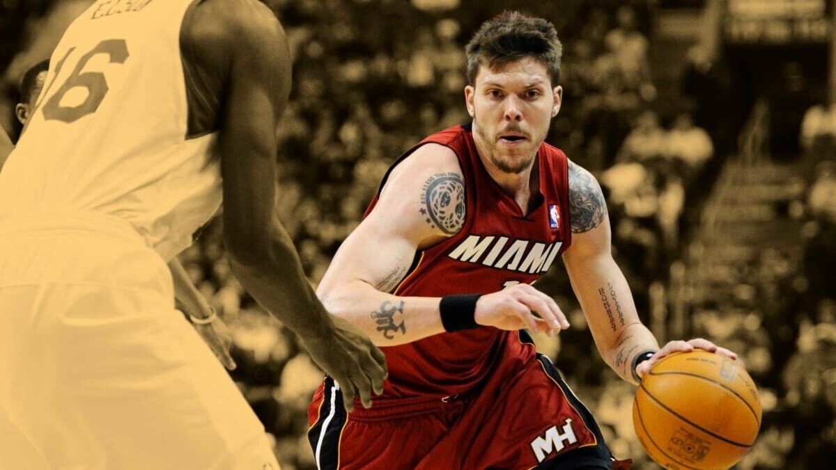 Mike Miller Signed Wilson Basketball (PSA COA) NBA Journeyman / Ex-Florida Gator