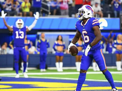 Isaiah McKenzie Signed Buffalo Bills Jersey (Beckett) His New 2022 Uniform # WR