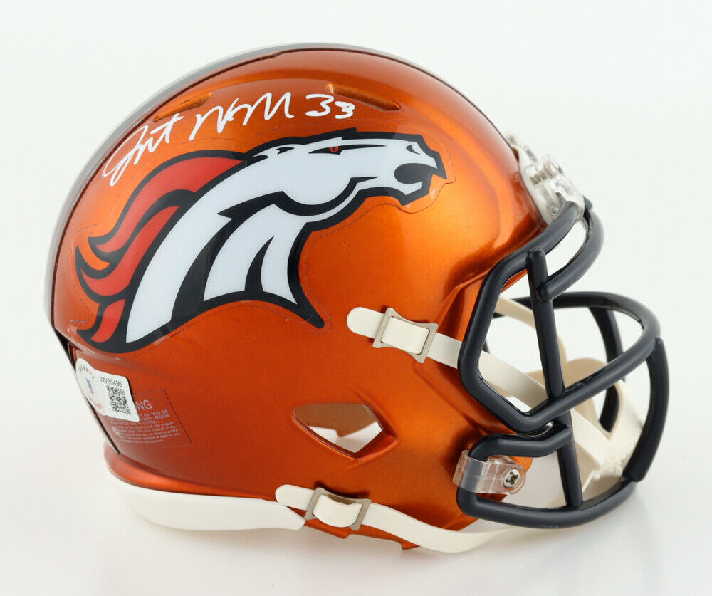 Javonte Williams Signed Denver Broncos Mini Helmet (Beckett) 2021