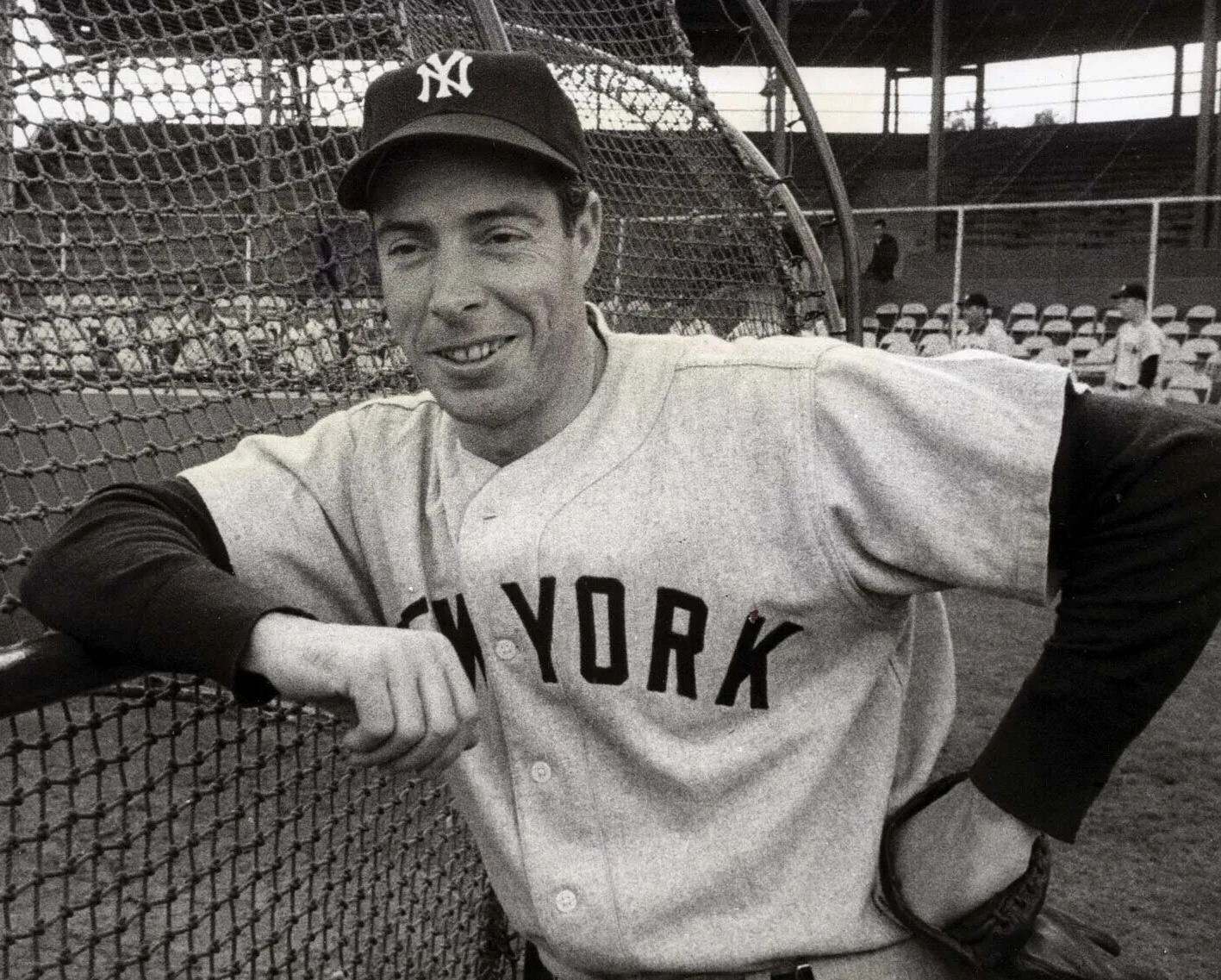 Joe DiMaggio Autographed Postcard New York Yankees Best Wishes Beckett  BAS #15867703 - Mill Creek Sports