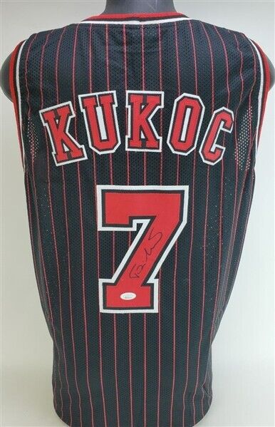 Toni Kukoc Signed Chicago Bulls Jersey (JSA COA) 3xNBA Champion (1996- –