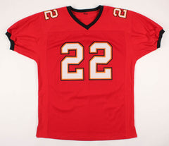 Doug Martin Signed Buccaneers Jersey (JSA) Holds Tampa Bay Rookie RB Ydge Record