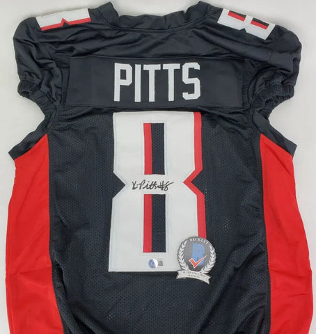 Kyle Pitts Signed Atlanta Falcons Jersey (Beckett) Pro Bowl Tight End / Ex-Gator