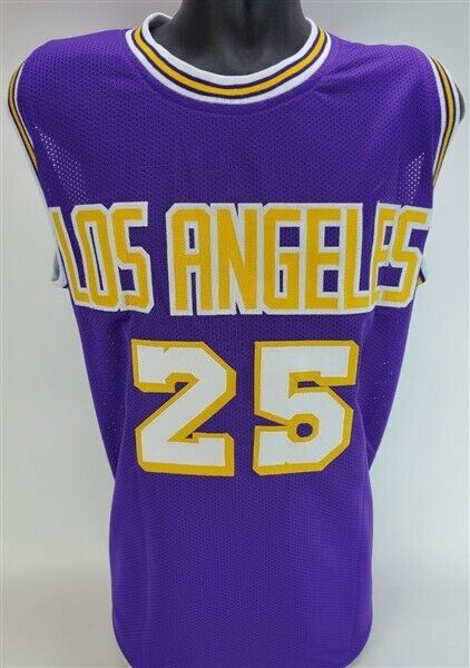 Gail Goodrich Signed Los Angeles Laker Photo Jersey (Beckett) 1972 NBA Champion