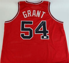 Horace Grant Signed Chicago Bulls Red Jersey (Beckett) 4xNBA Champ / Forward