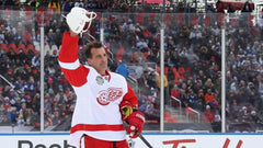 Chris Chelios Signed Red Wings Logo Hockey Puck Inscribed "HOF 2013" (Schwartz)