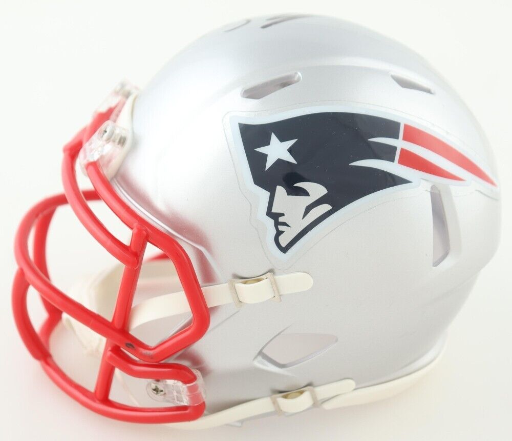 Matthew Slater Signed New England Patriots Mini Helmet "3x SB Champ" (Beckett)