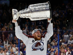 Gabriel Landeskog Signed 2022 Stanley Cup Champ Avalanche Logo Puck (Fanatics)