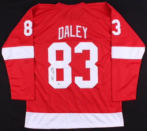 Trevor Daley Signed Detroit Redwings Jersey (Beckett) Playng Career 2003–present